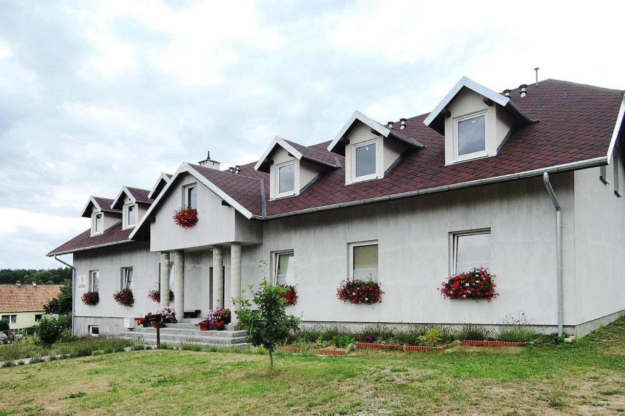 Semi-Detached Big House In Kolczewo Located Close To The Lake Extérieur photo